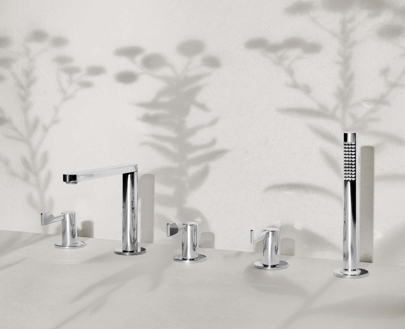 Mamoli - collezione Castiglioni - Set per vasca da bagno a cinque fori ©Miro Zagnoli