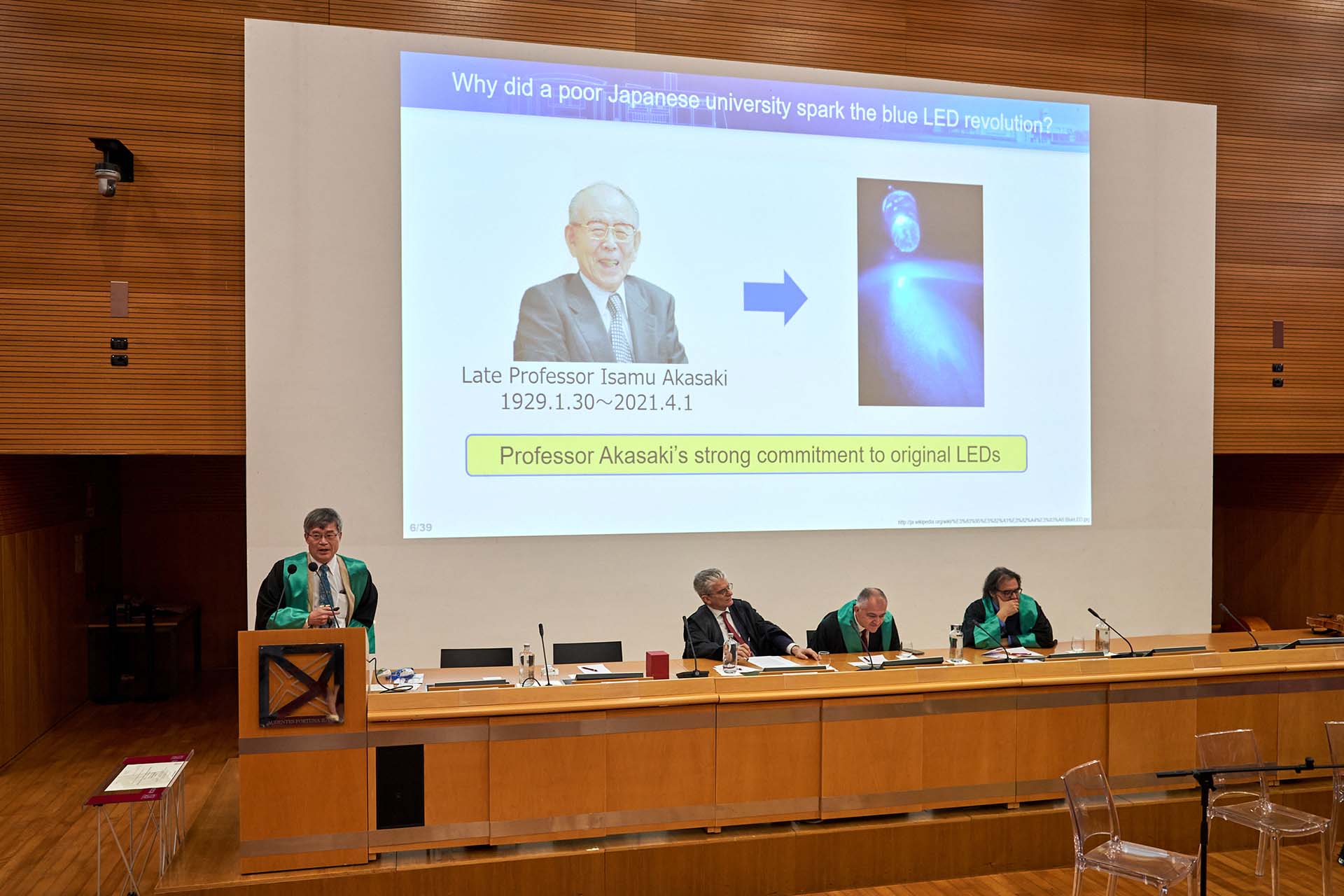 Hiroshi Amano durante la sua lectio magistralis alla Bicocca