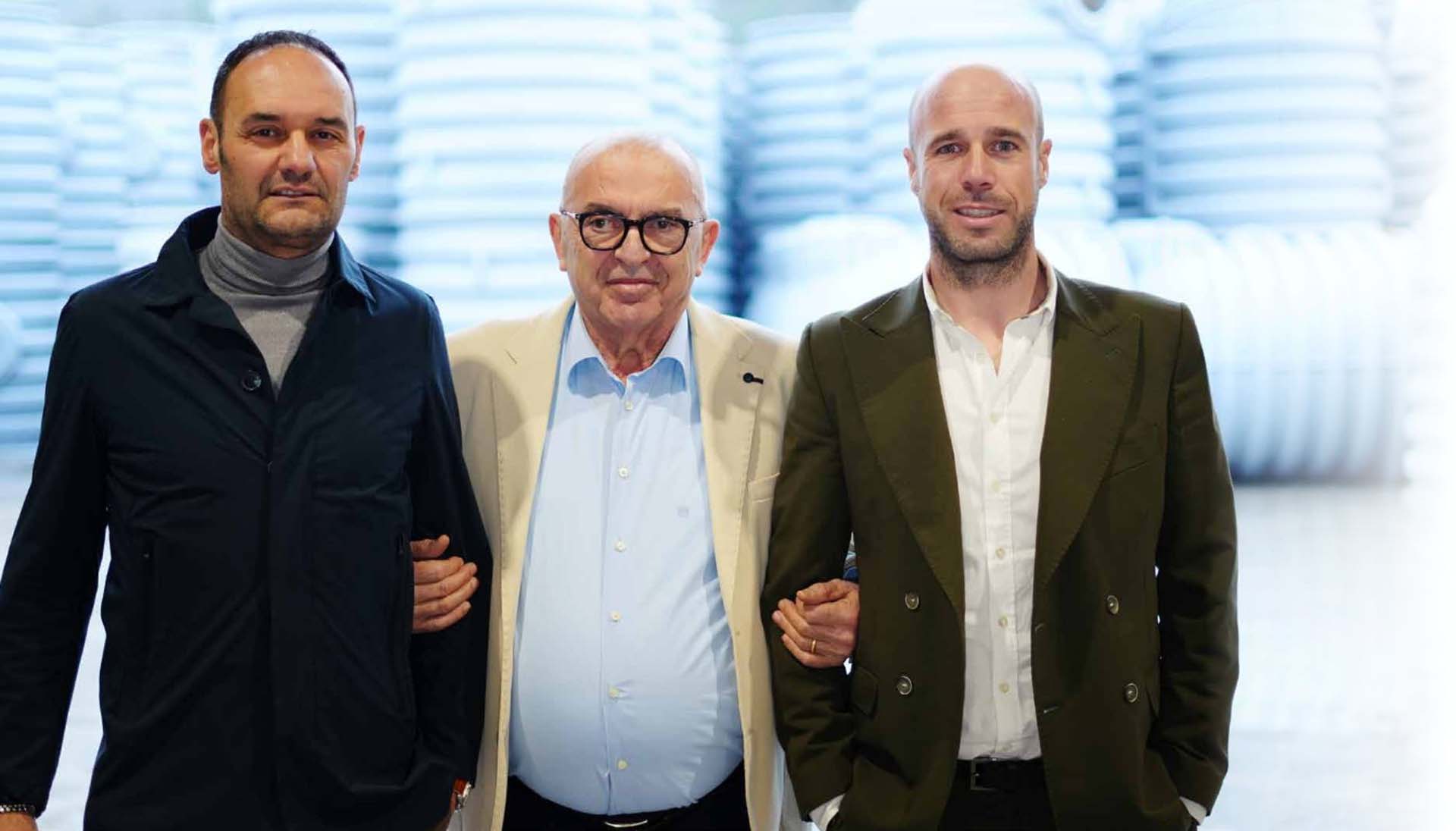 Al centro il Cav. Mario Falconi, amministratore Delegato, a destra il Responsabile Generale dell'azienda Luca Brisigotti, a sinistra il Responsabile Ufficio Tecnico Paolo Benzi