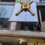 Fasi di montaggio dei vetri agli infissi a telaio nascosto