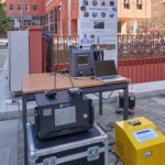 In piazza della Scienza, l’etalometro (davanti, sopra la cassa) e lo strumento Elpi+ (sul tavolo dietro al pc)