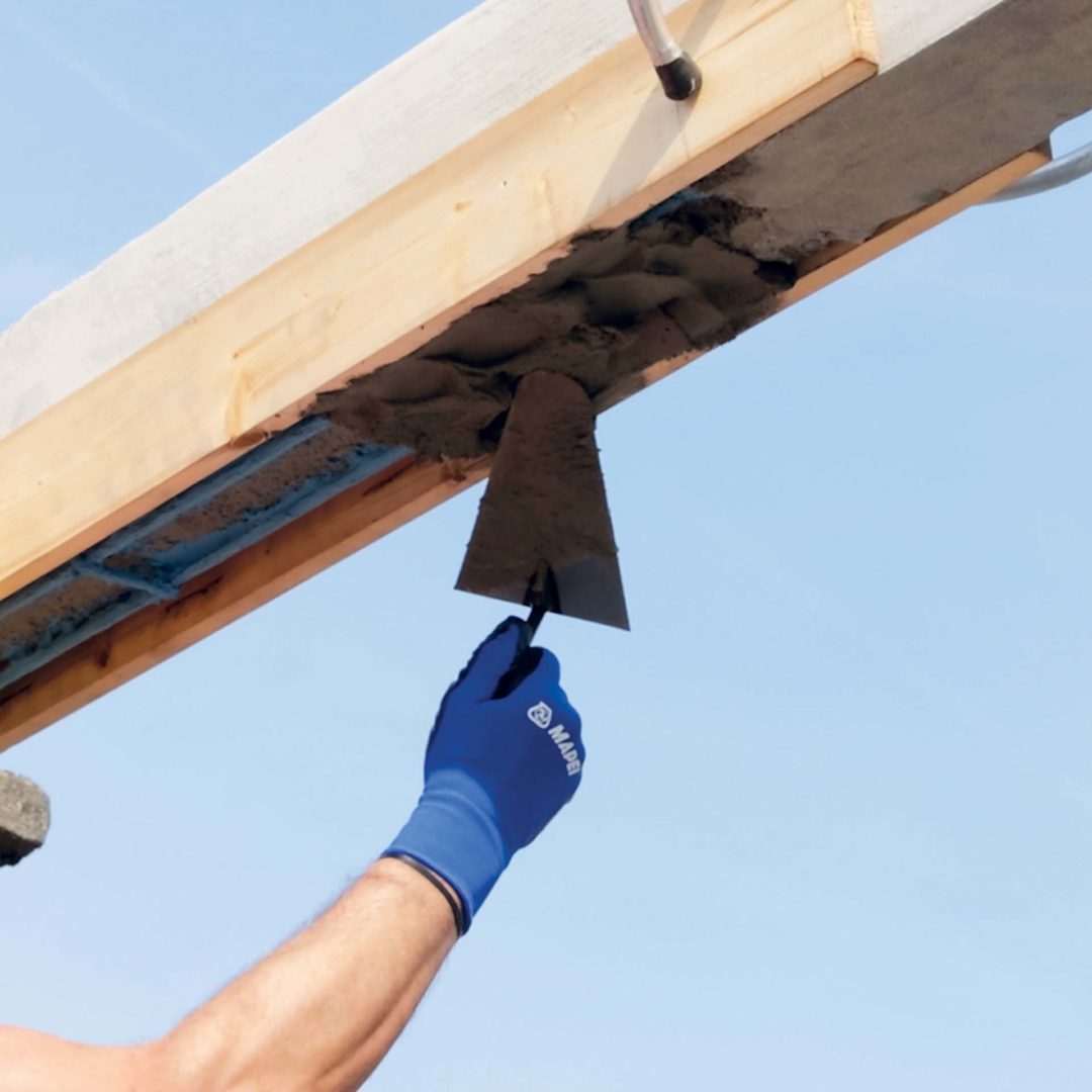 Mapei applicazione di planitop rasa e ripara R4 extra zero