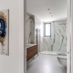 Oknoplast un dei bagni di Villa Oria