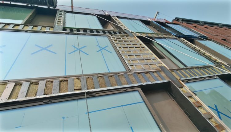 Realizzazione della sottostruttura in alluminio per l’aggancio dei pannelli Brick Air Terra Rossa