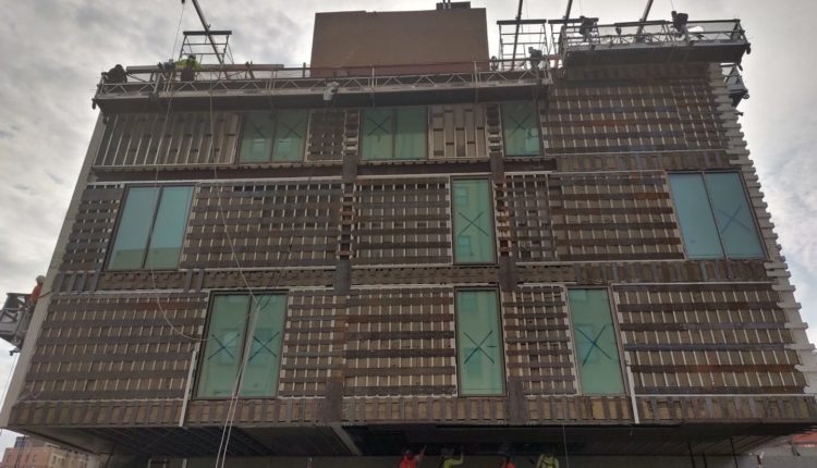 Realizzazione della sottostruttura in alluminio per l’aggancio dei pannelli Brick Air Terra Rossa