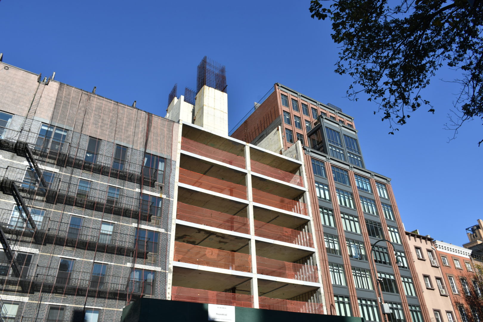 Struttura portante in calcestruzzo armato realizzata dal piano interrato fino all’ottavo piano dell’edificio, composta da due setti portanti e pilastri