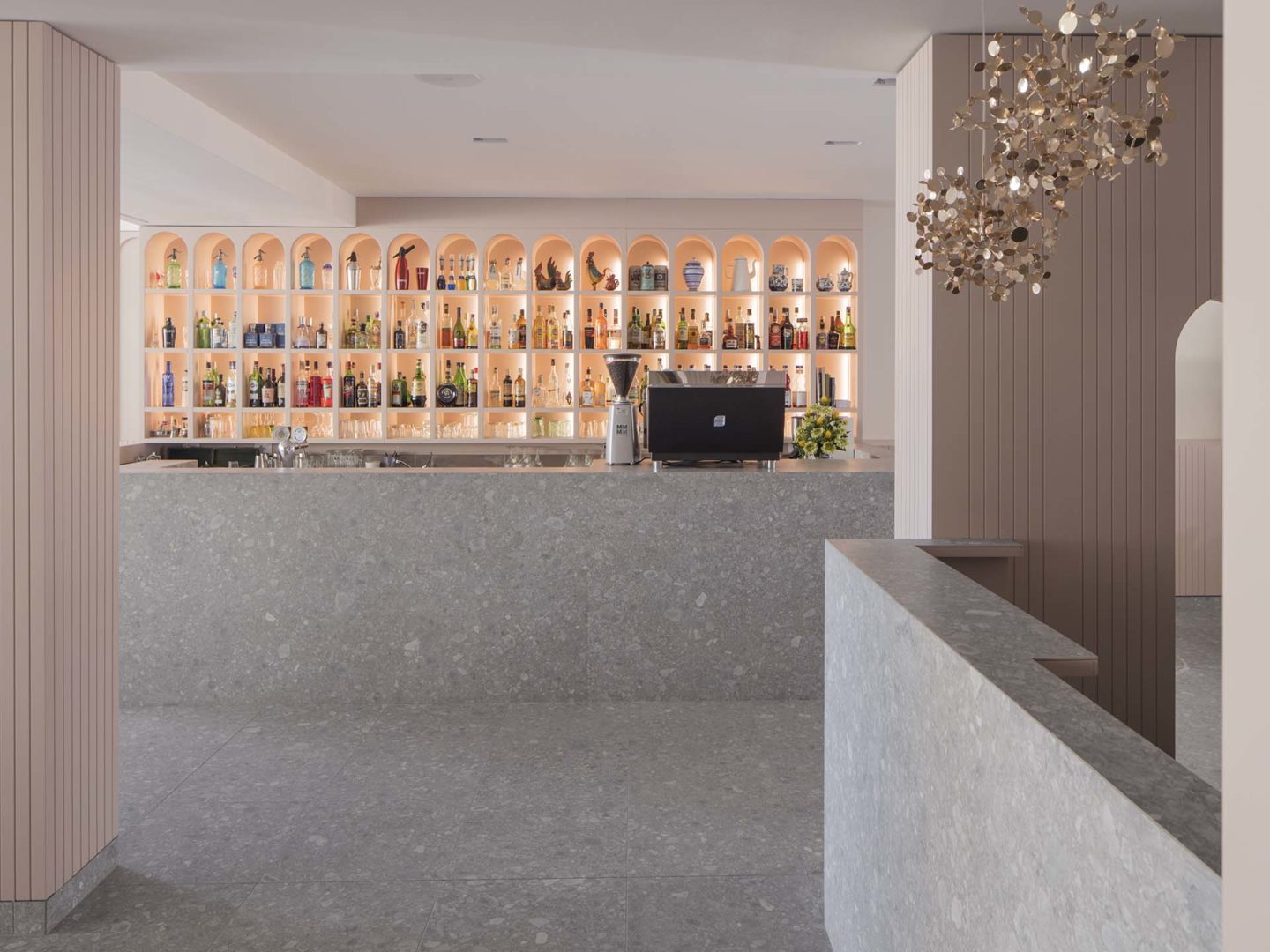 Lea Ceramiche collezione Side Stone per il bar dell'hotel Imperiale di Gatteo a mare (Forli Cesena) ©Alvise Raimondi