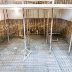 Opere di scavo e micropali in acciaio trivellati per la formazione di una paratia di sostegno dei fronti di scavo lungo il perimetro del lotto