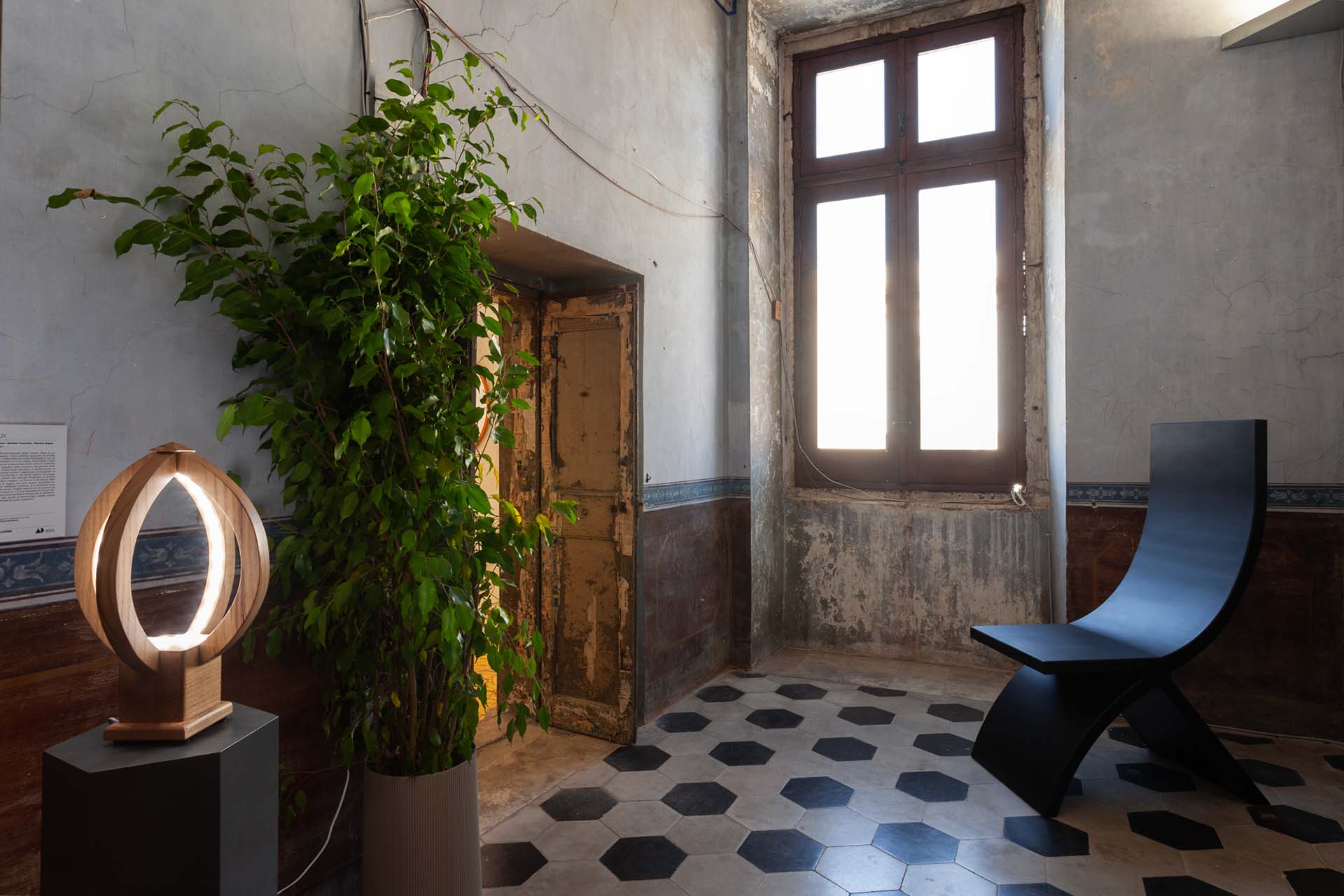 Agora Design installazione per living room 2023 ©40Mirrors