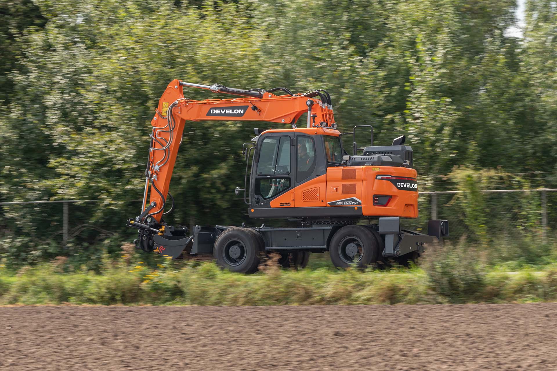 Develon escavatore gommato Dx165Wr ©Luc Hilderson