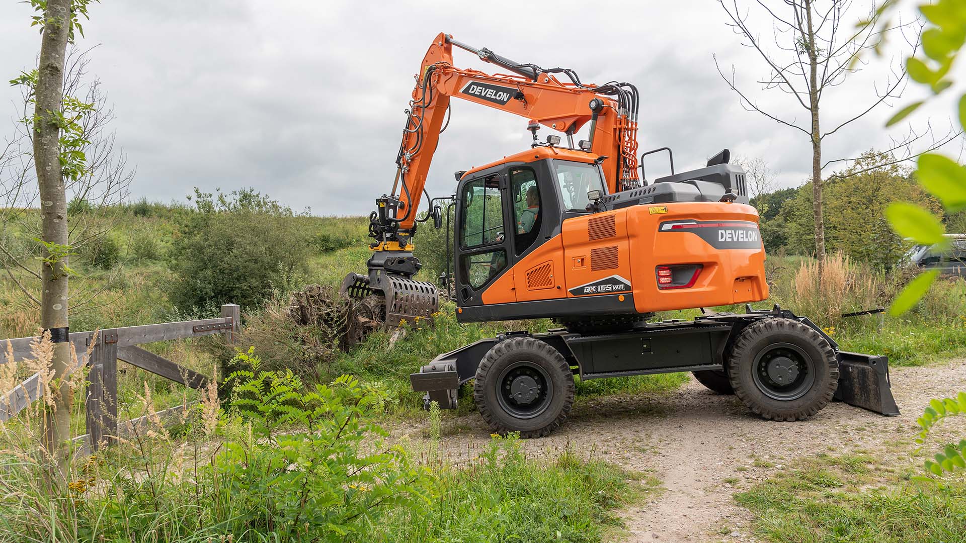 Develon escavatore gommato Dx165Wr ©Luc Hilderson