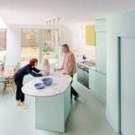 Eclisse Beacon House la famiglia in cucina