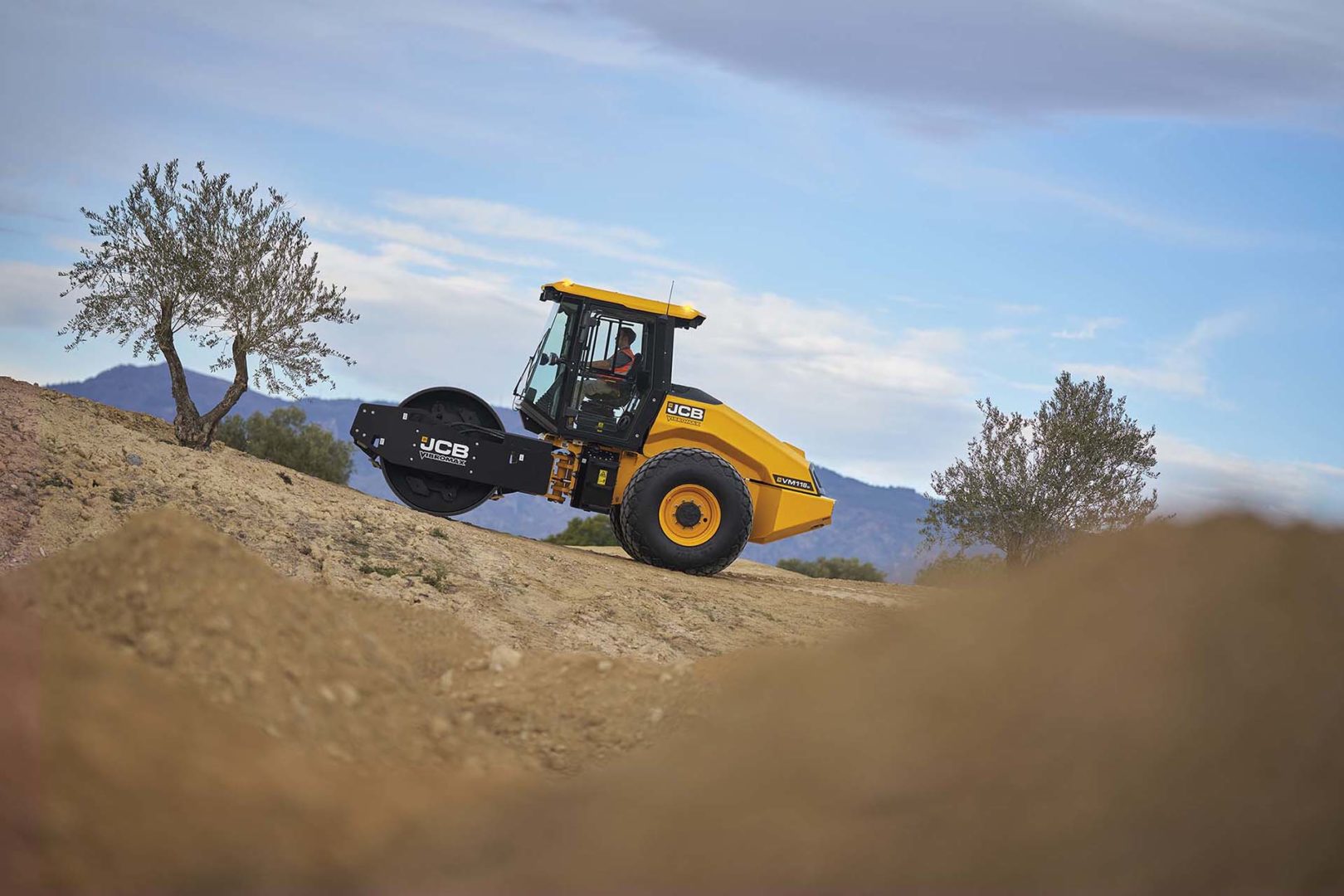 Jcb Vm118D rullo compattatore ferro-gomma