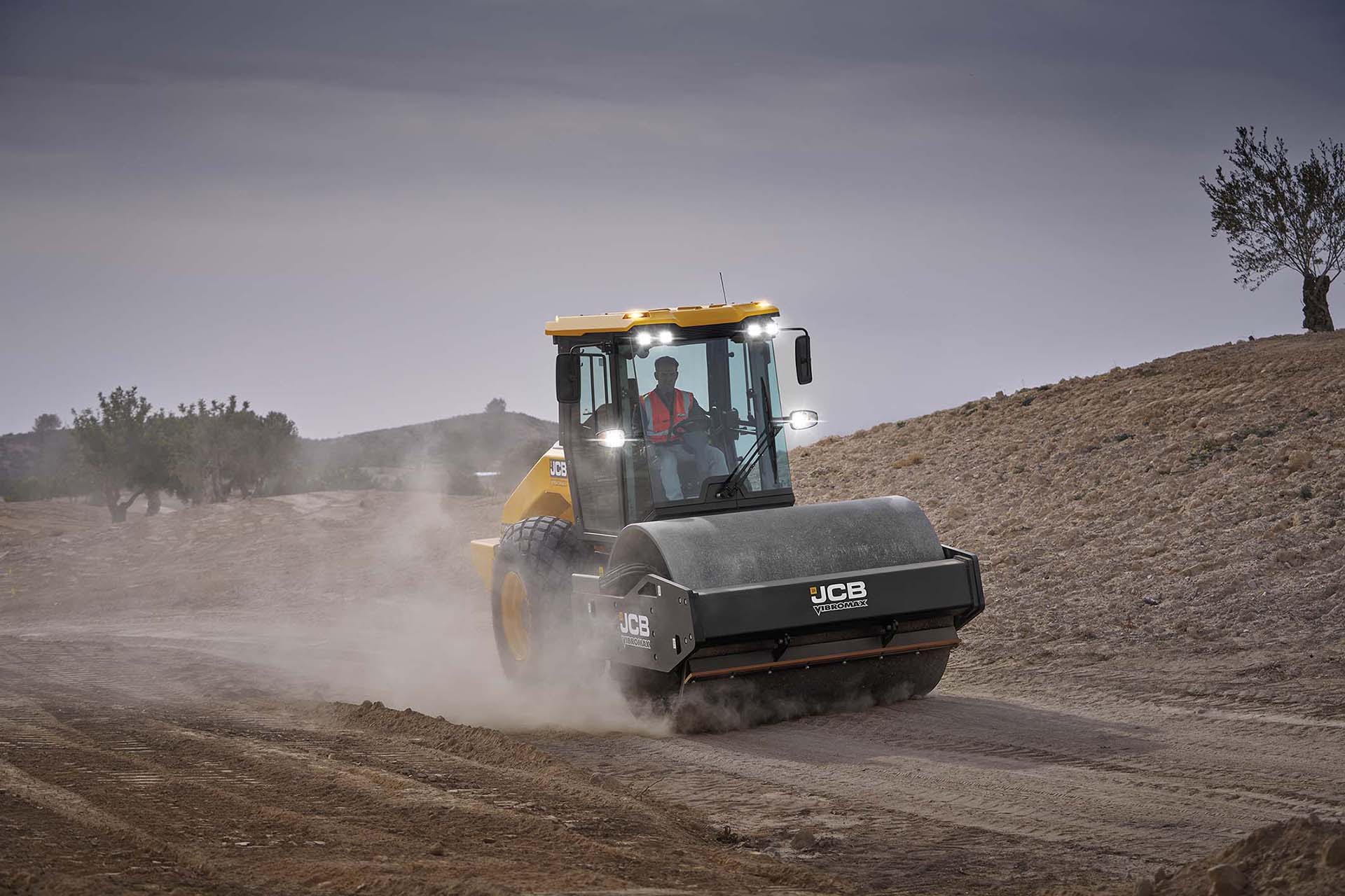 Jcb Vm118D rullo compattatore ferro-gomma