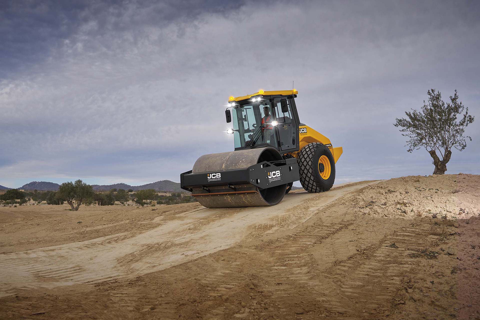 Jcb Vm118D rullo compattatore ferro-gomma