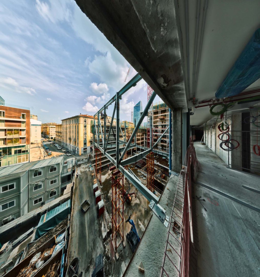 Ancoraggio della carpenteria metallica del Bridge building alla struttura in cemento armato del Bordoni Building