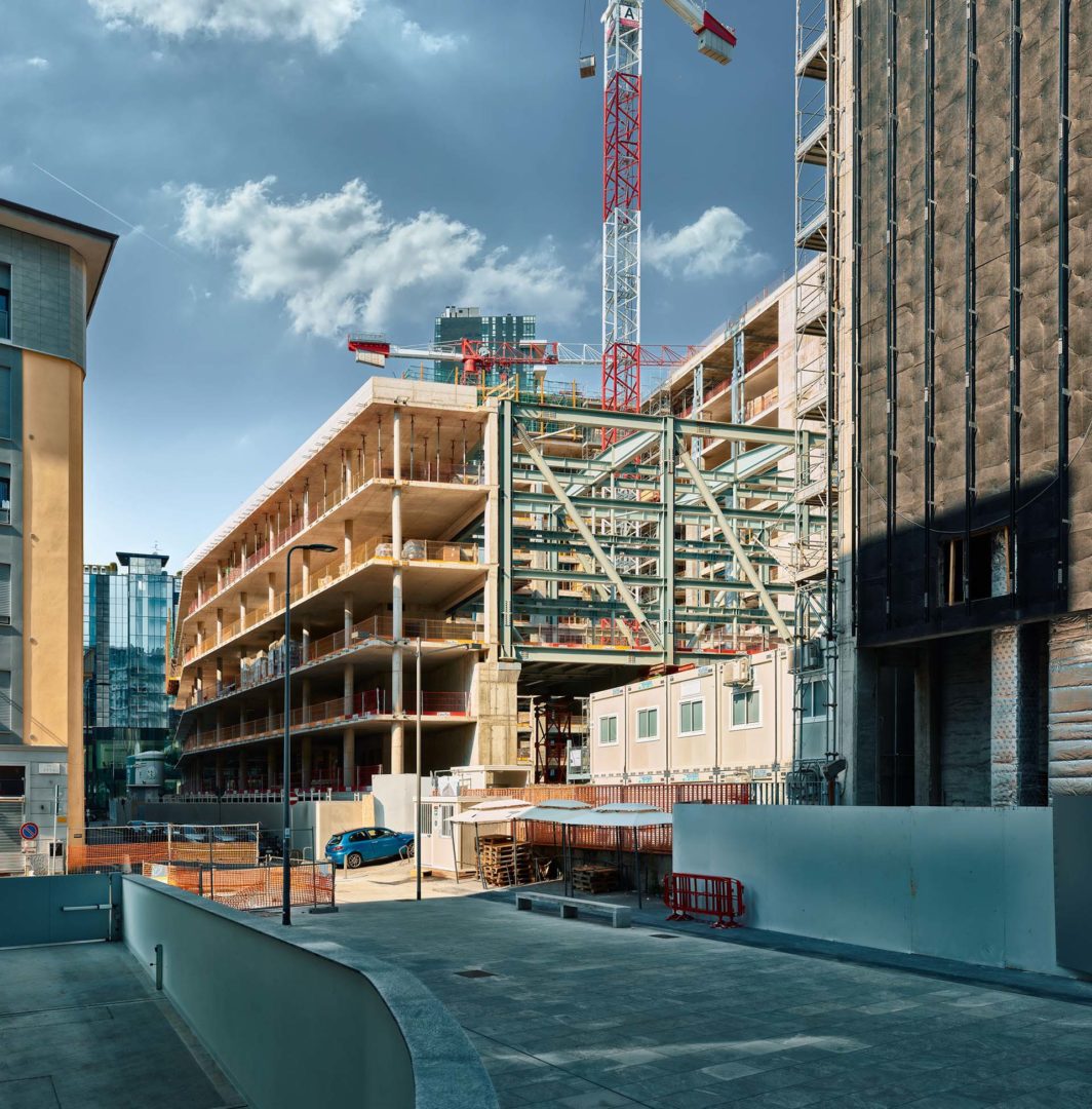 Ancoraggio della carpenteria metallica del Bridge building alla struttura in cemento armato del Bordoni Building