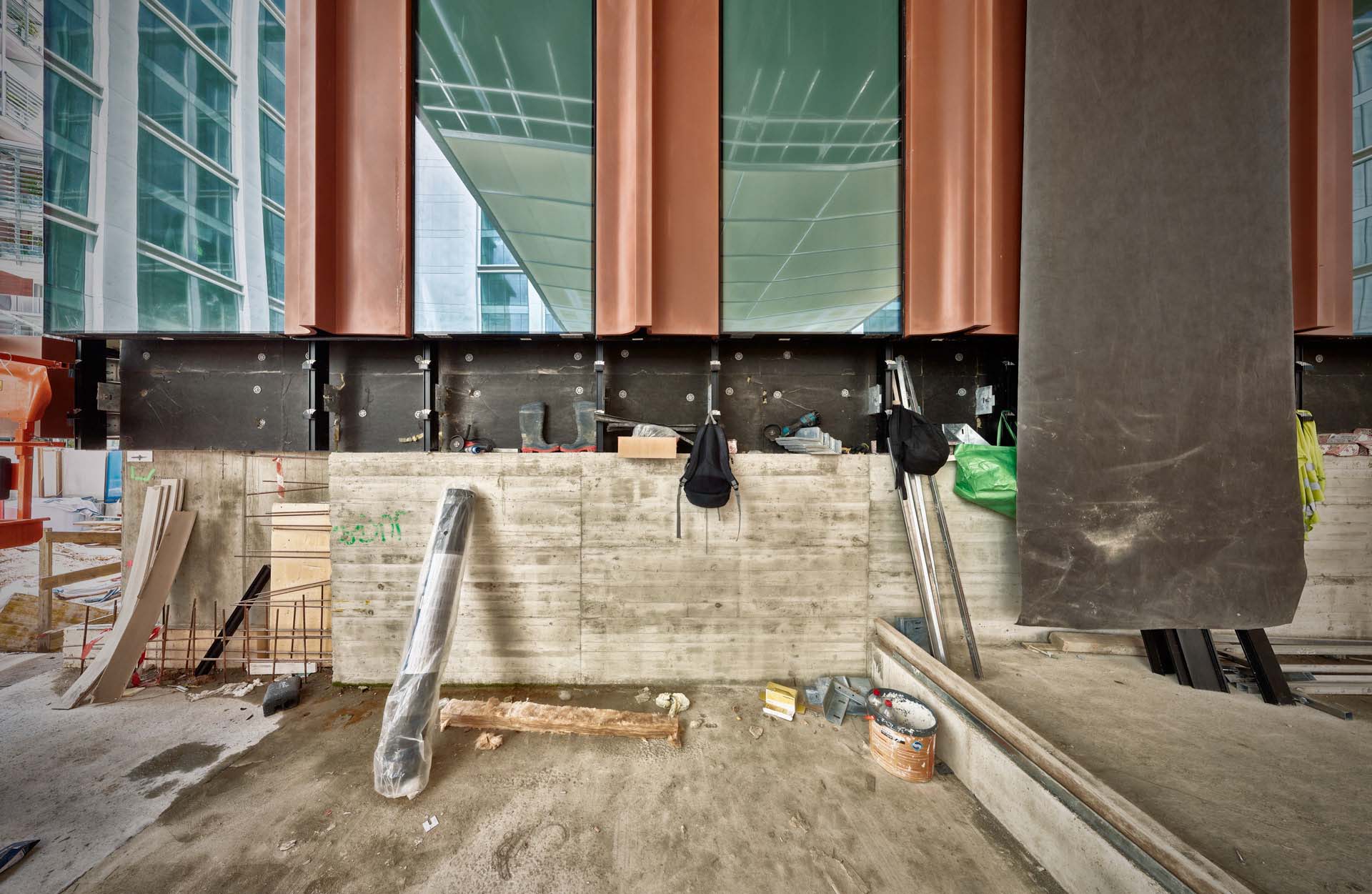 Montaggio della facciata del Bridge Building