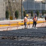 Posa dei ferri per la realizzazione della copertura in cemento armato
