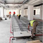 Posa della pavimentazione sopraelevata negli interni e al nono piano del Bordoni Building