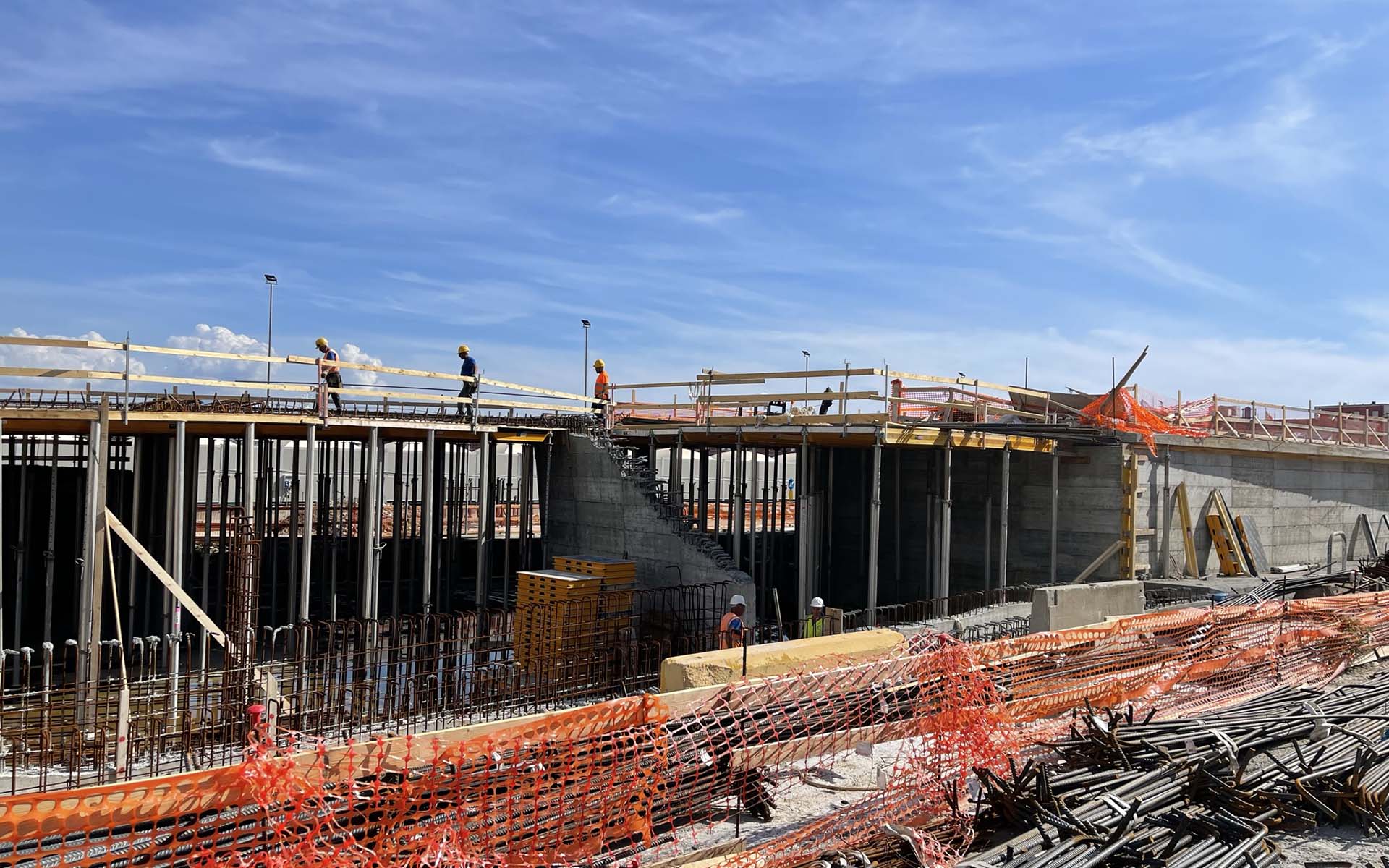 Realizzazione della struttura portante in cemento armato del Terminal Beverello