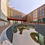 Vista del cortile principale e del Bridge Building