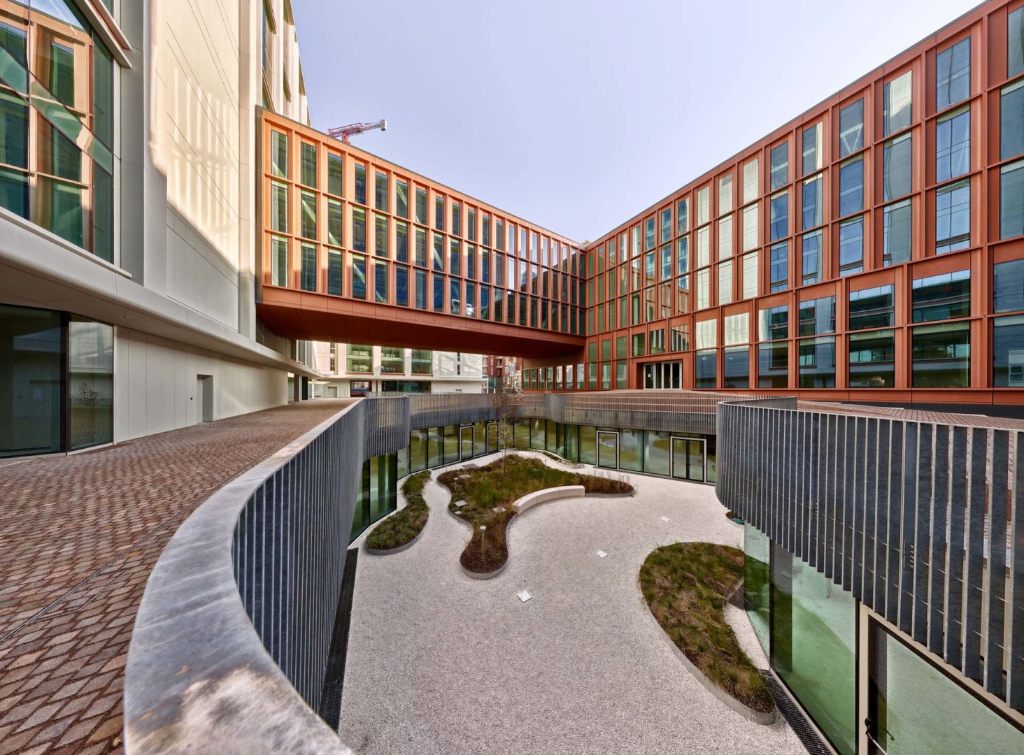 Vista del cortile principale e del Bridge Building