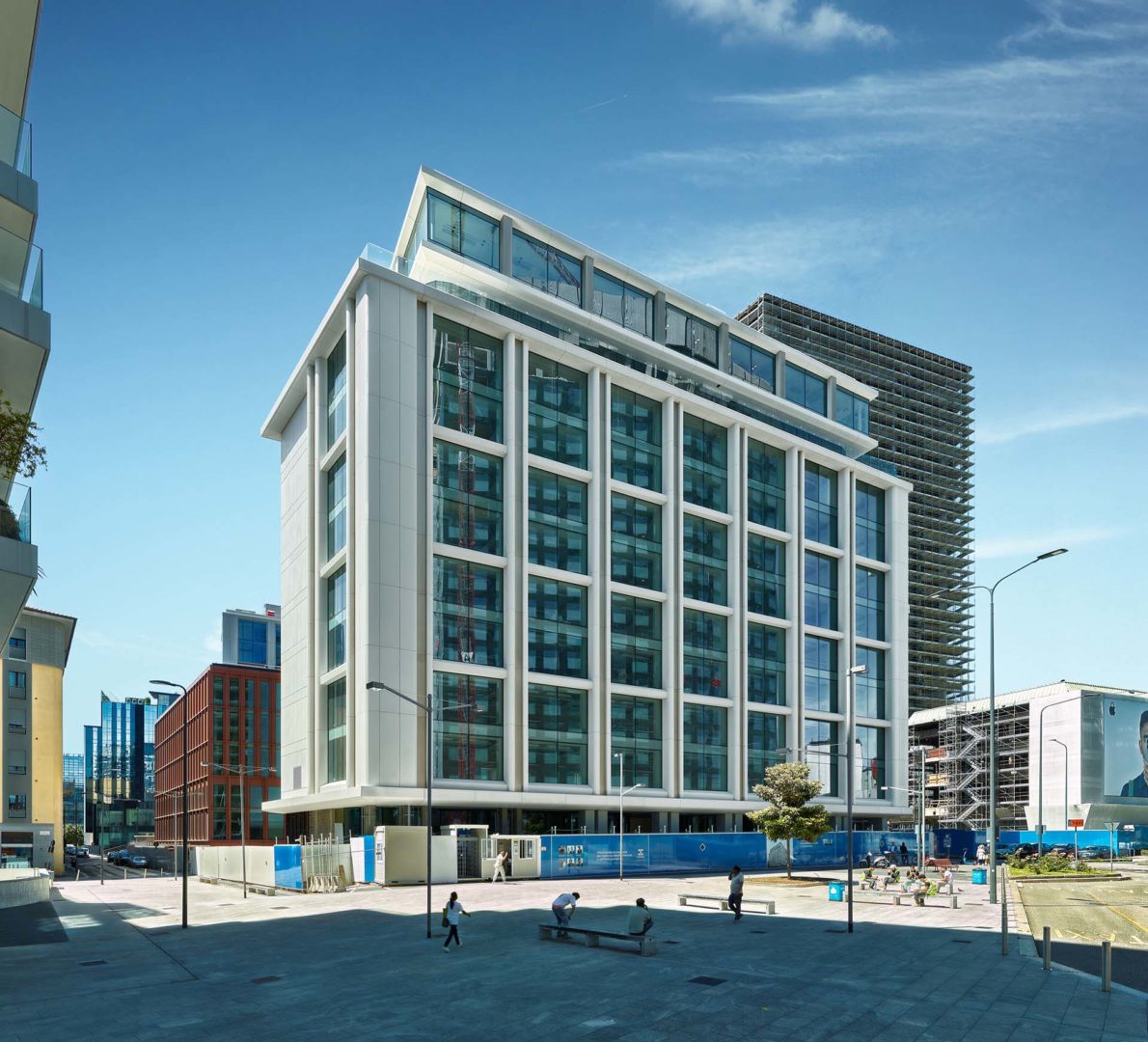 Vista della facciata dell’edificio C da via Pirelli e via Bordoni