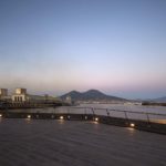 Vista della passeggiata panoramica posta sulla copertura dell’edificio caratterizzata da un’illuminazione puntuale