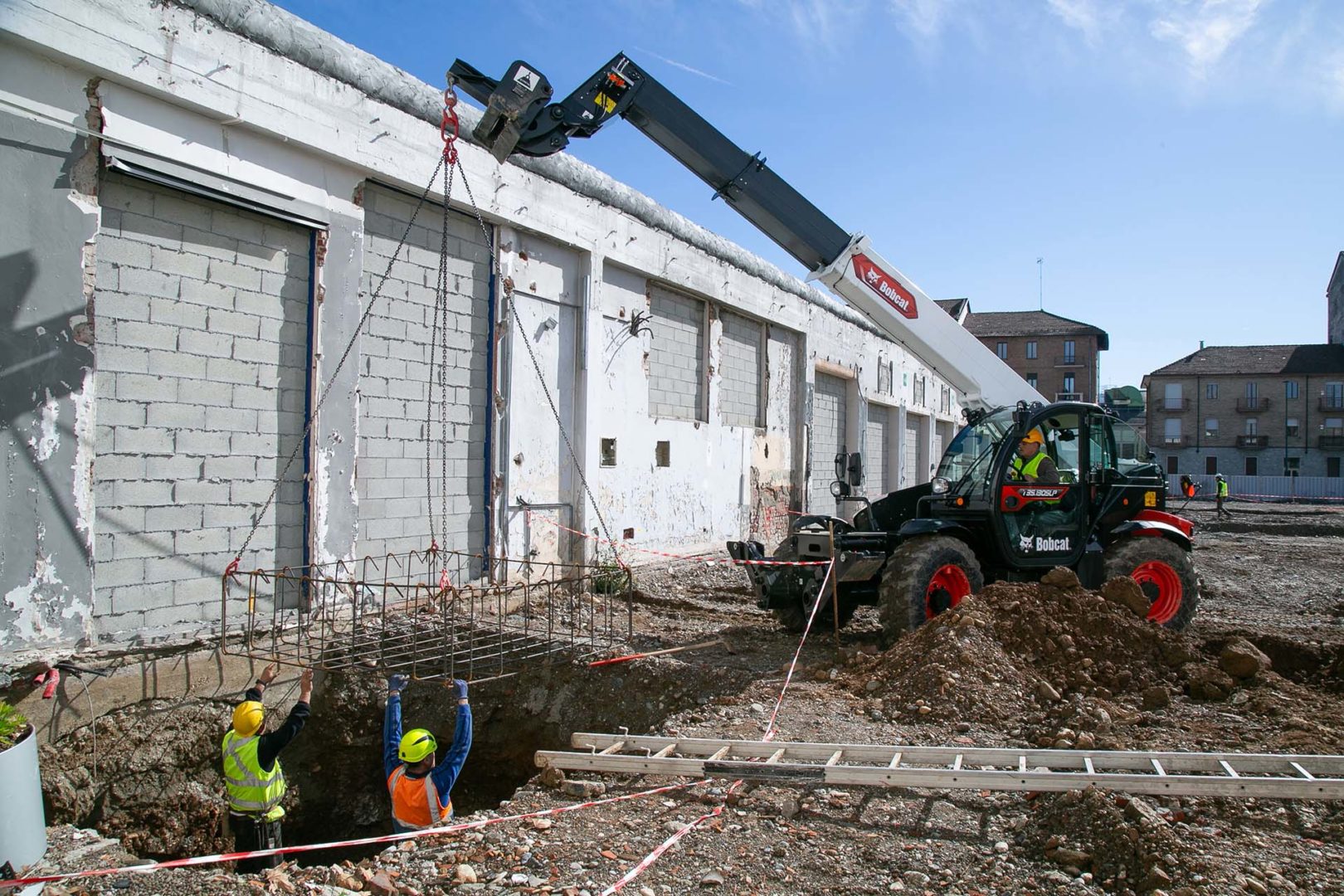 Bobcat T35.130 SLP in cantiere