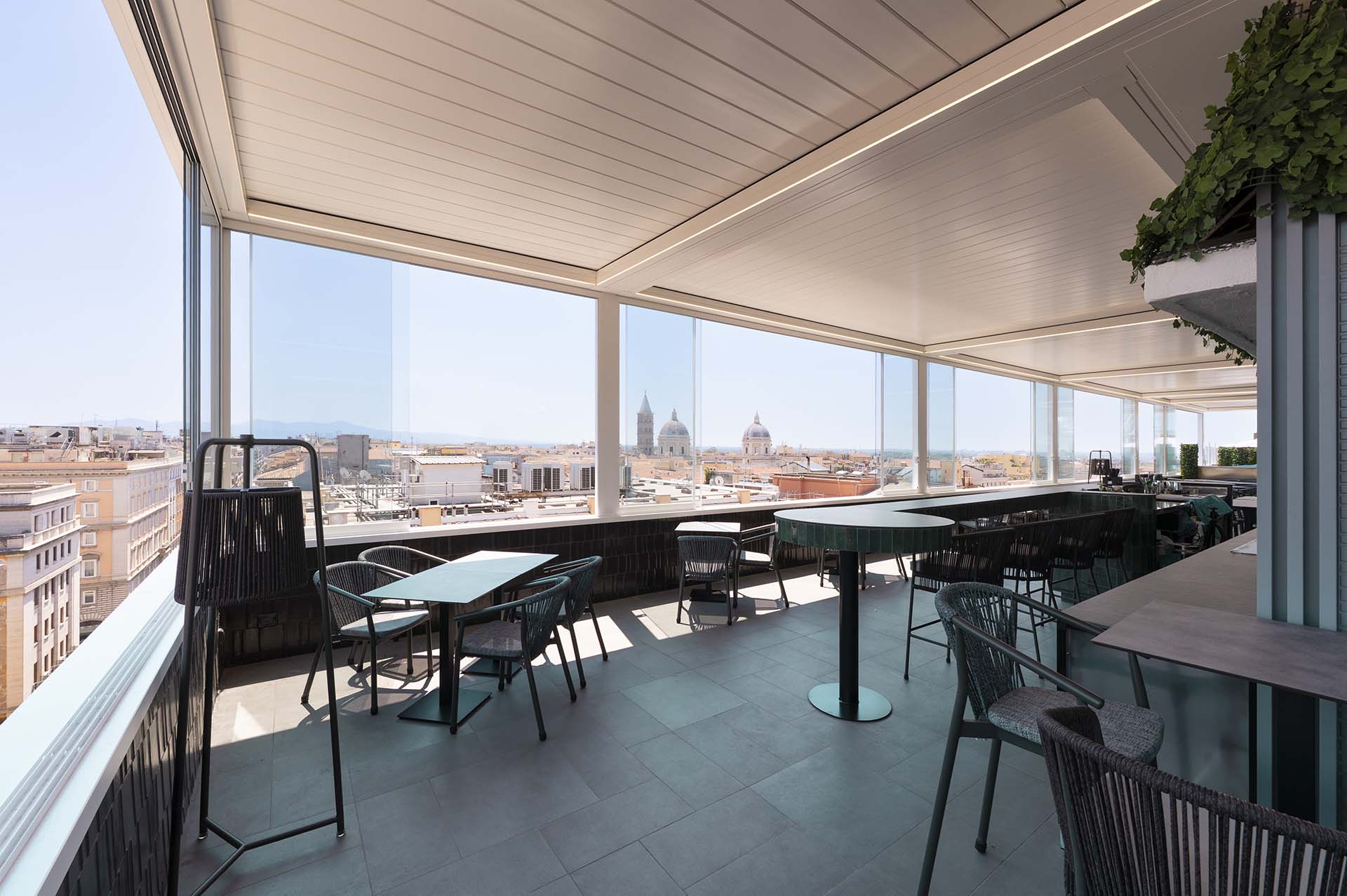 Ke tenda a pergola bioclimatica presso l'Hotel Best Western Universo a Roma