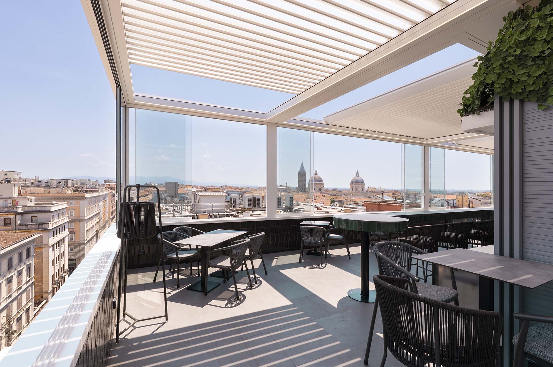 Ke tenda a pergola bioclimatica presso l'Hotel Best Western Universo a Roma