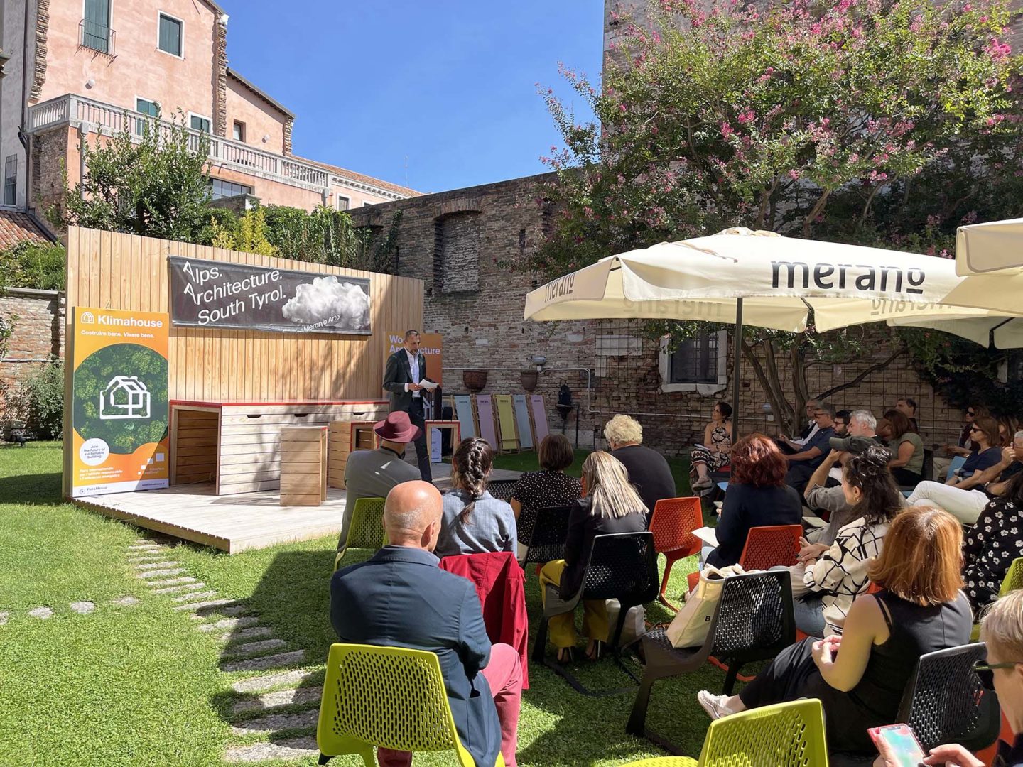 Klimahouse intervento introduttivo di Thomas Mur direttore fiera Bolzano