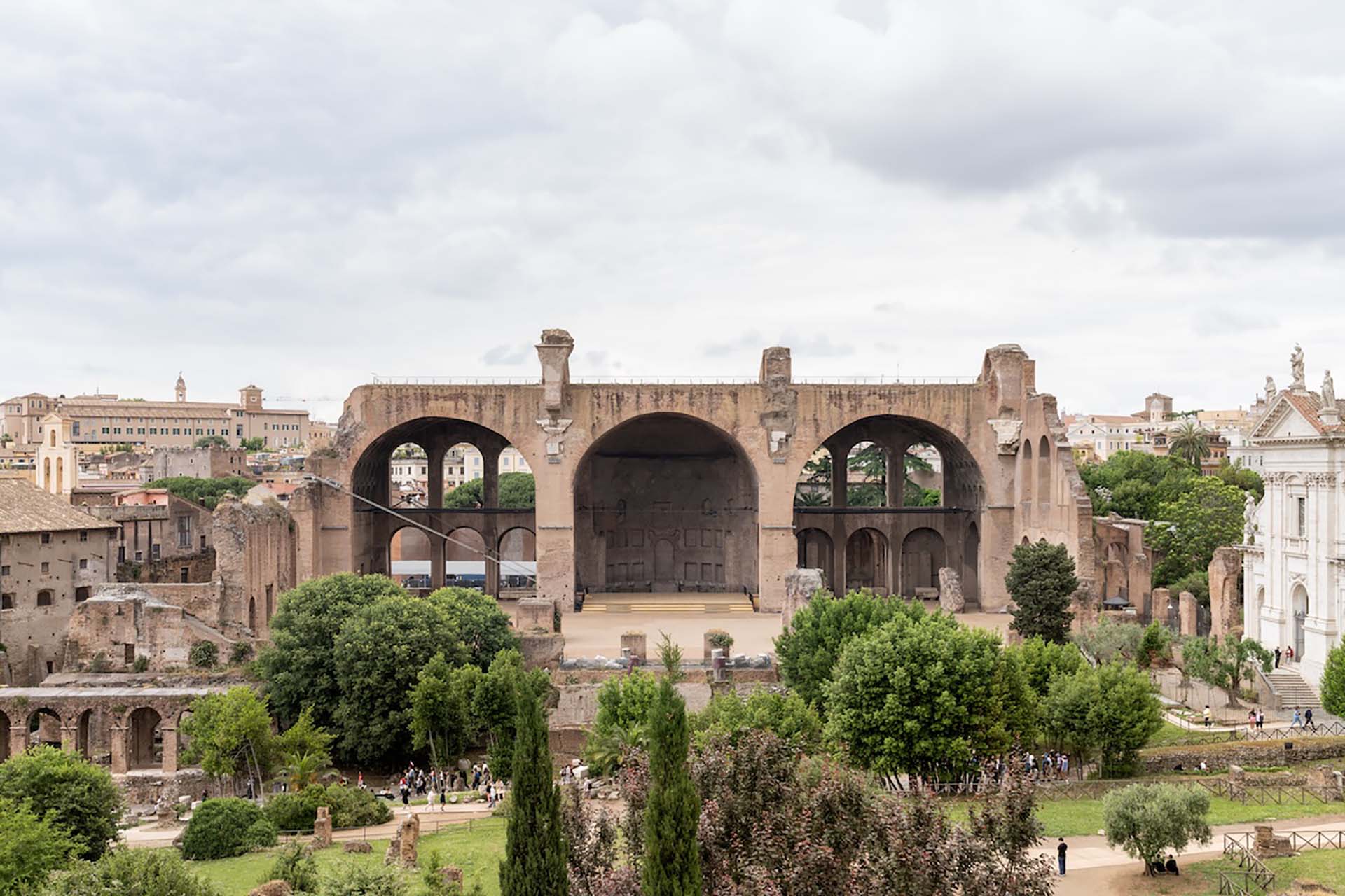 Alvisi Kirimoto palco e percorso Basilica di Massenzio ©Giuseppe Miotto Marco Cappelletti Studio