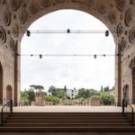 Alvisi Kirimoto palco e percorso Basilica di Massenzio ©Giuseppe Miotto Marco Cappelletti Studio