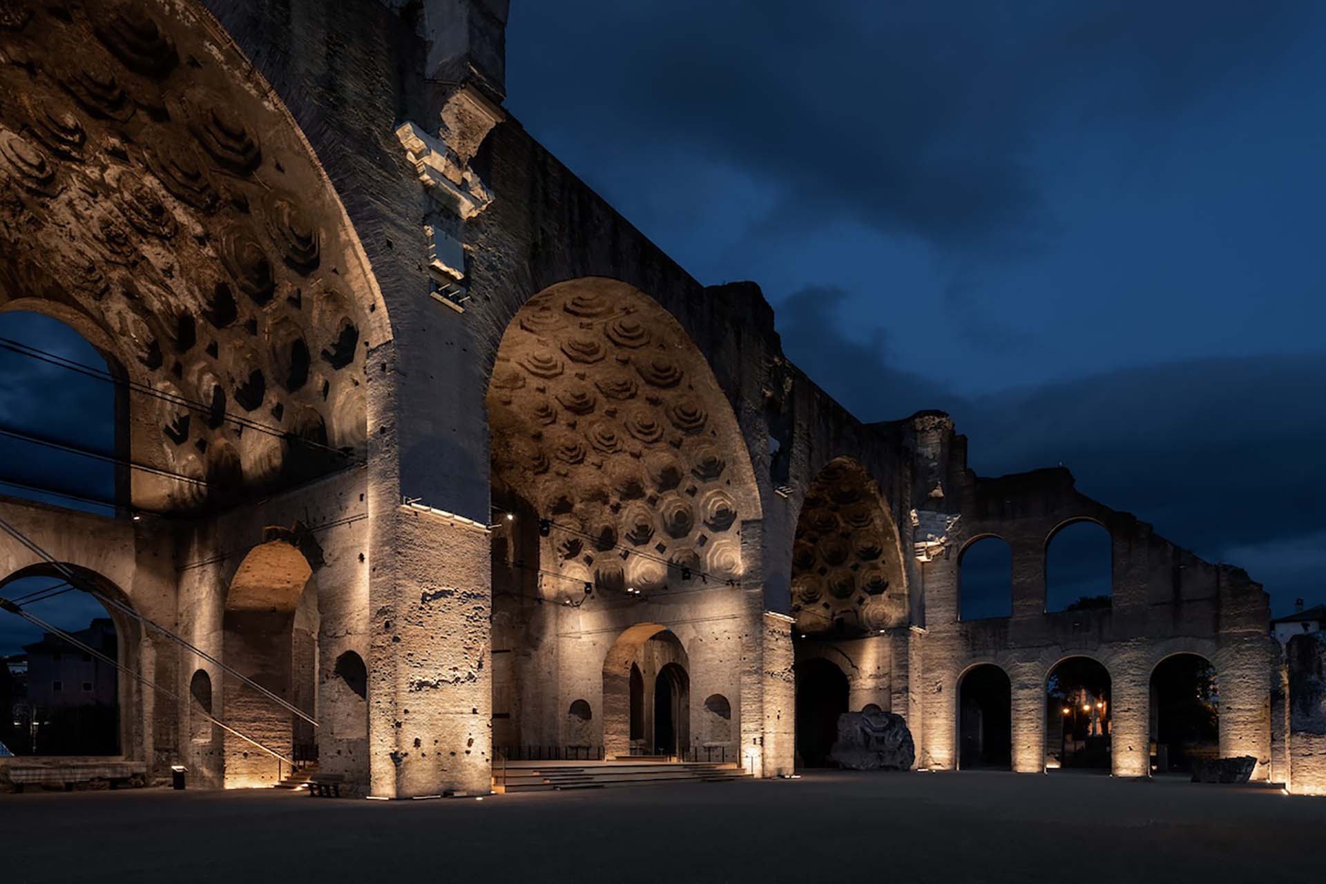 Alvisi Kirimoto palco e percorso Basilica di Massenzio ©Giuseppe Miotto Marco Cappelletti Studio