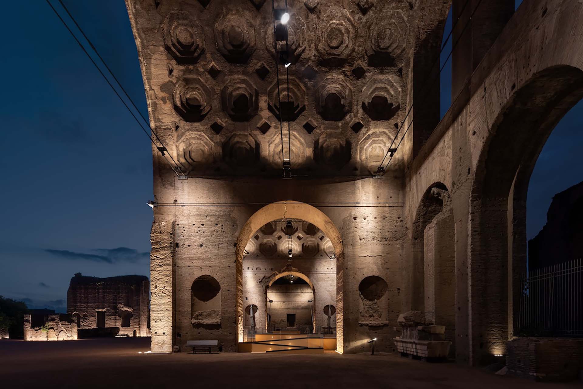 Alvisi Kirimoto palco e percorso Basilica di Massenzio ©Giuseppe Miotto Marco Cappelletti Studio