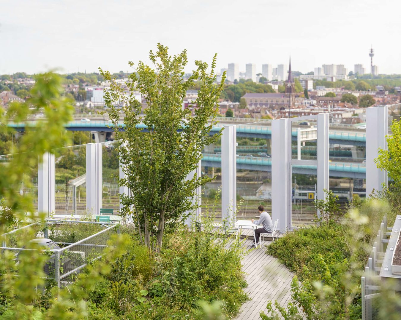 Copertura praticabile con aree verdi attrezzate e aree per la biodiversità. Fonte: Henning Larsen. Foto: © Javier Callejas Sevilla, 2020