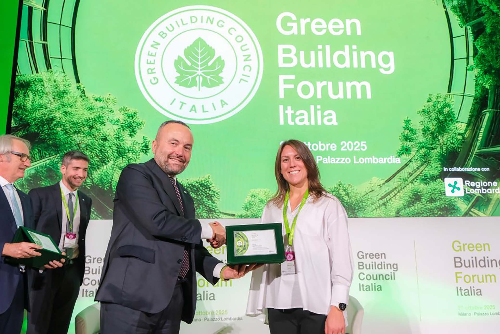 Alice Matteucci Southern Europe Head of Sustainability di Hilti ritira l’attestato per Hilti