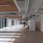 Progetto Cmr | Arredi metallici effetto legno installati nel piano mensa aziendali