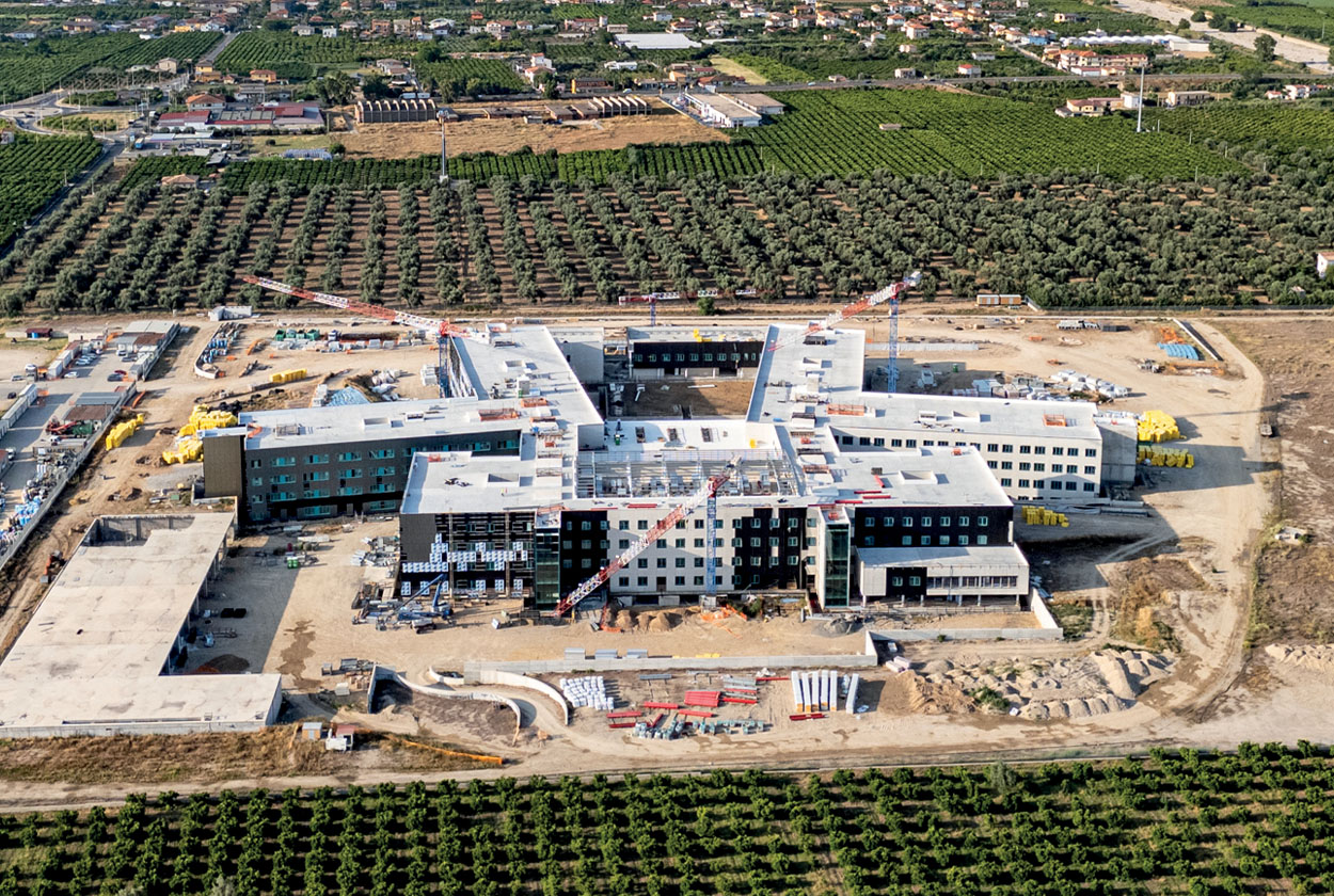 Il cantiere dell'ospedale immerso nel verde