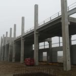 Messa in opera della struttura portante in carpenteria metallica, caratterizzata da una maglia strutturale 17x17 metri