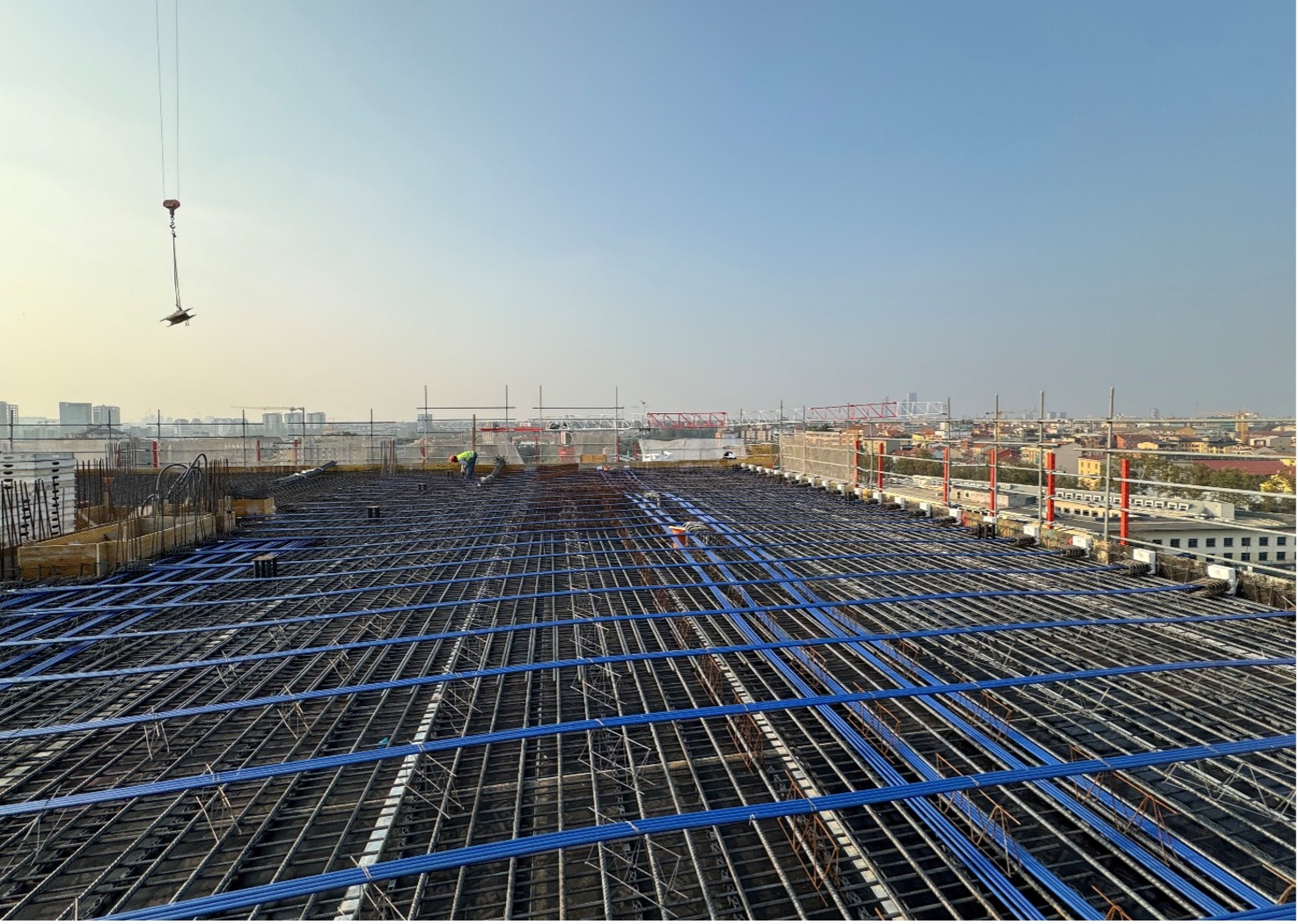 Progetto Cmr | Messa in opera delle armature del solaio realizzate con cavi di post tensione