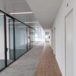 Progetto Cmr | Pareti vetrate Lightwall per la separazione degli uffici dalle vie di esodo