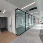 Progetto Cmr | Pareti vetrate Lightwall per la separazione degli uffici dalle vie di esodo