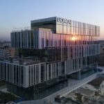 Progetto Cmr | I piani dell’edificio disposti in modo sfalsato e raggruppati in blocchi da due e le ampie terrazze al quarto e all’ottavo piano che si affacciano sul centro della città ©Andrea Martiradonna