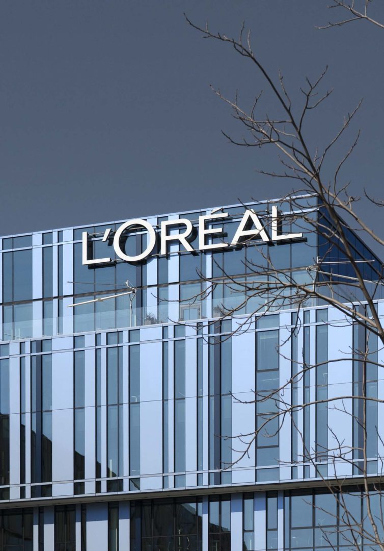 Progetto Cmr | L’involucro è caratterizzato da un’alternanza di vetro e pannelli in lamiera ©Andrea Martiradonna