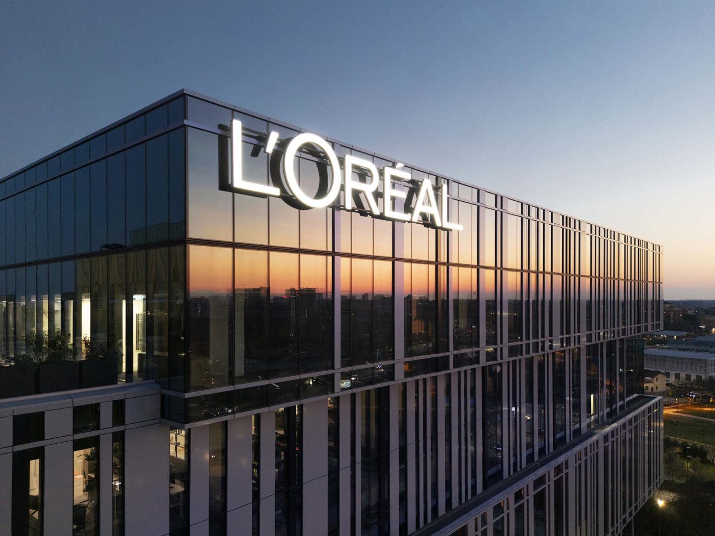 Progetto Cmr | L’involucro è caratterizzato da un’alternanza di vetro e pannelli in lamiera ©Andrea Martiradonna