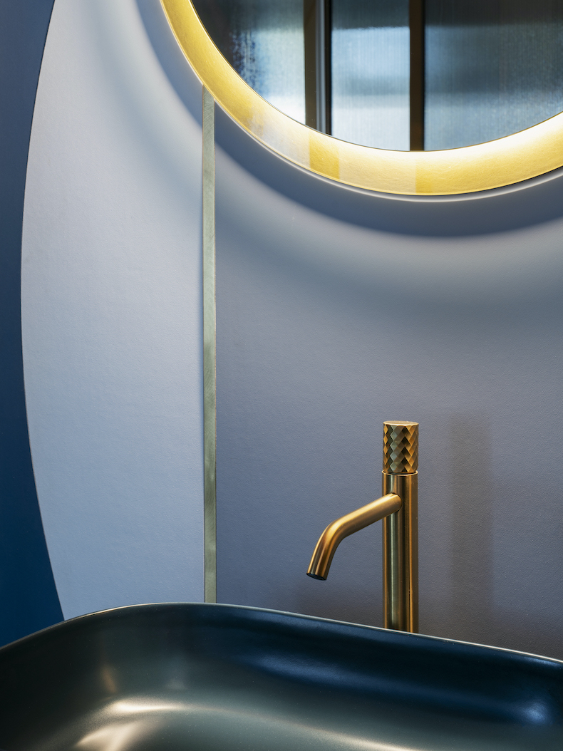 Rubinetto Spillo Tech di Fima Carlo Frattini nella texture Cross in finitura Oro