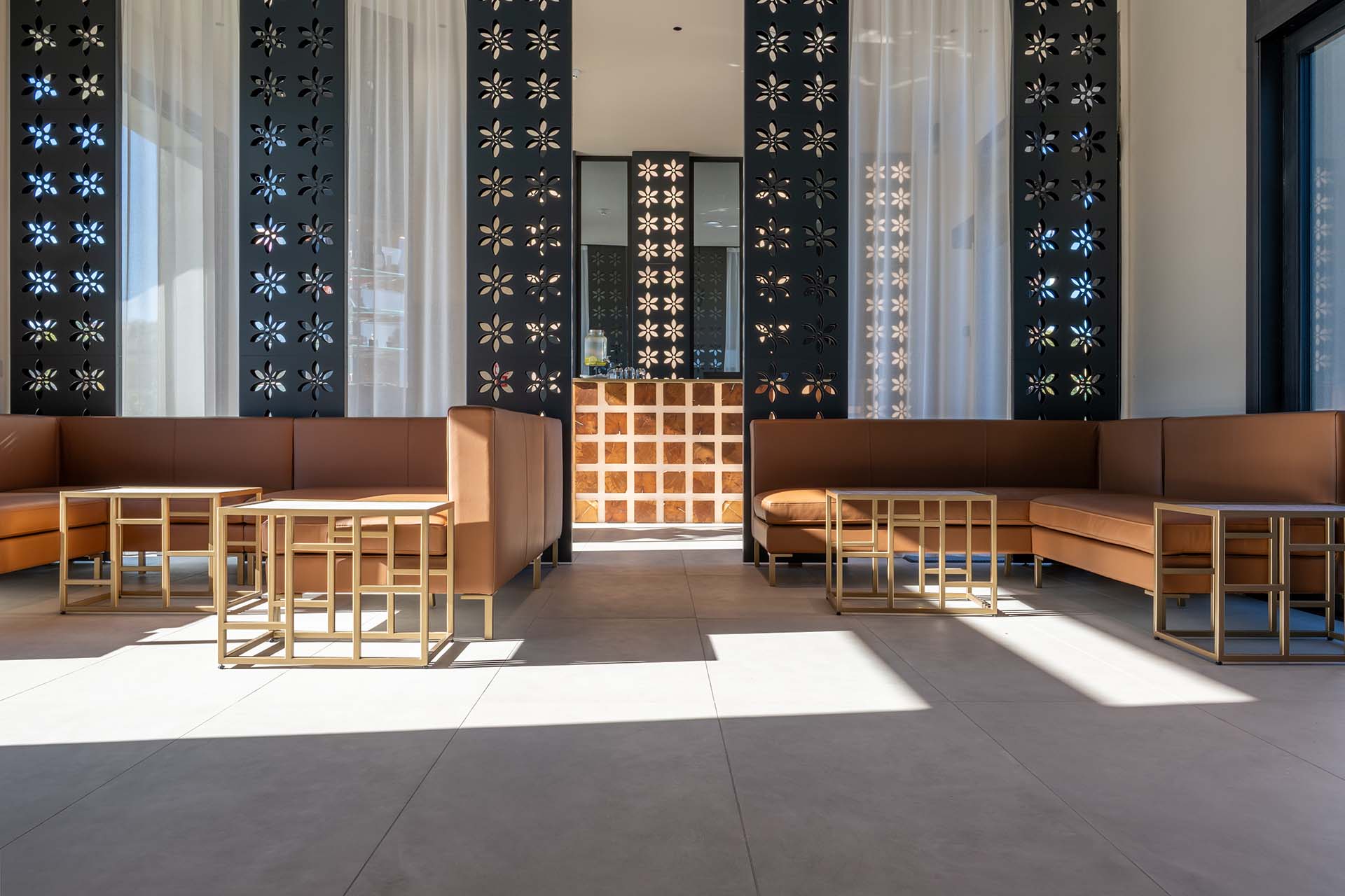 Caesar gres porcellanato Join Maranello Resort bar